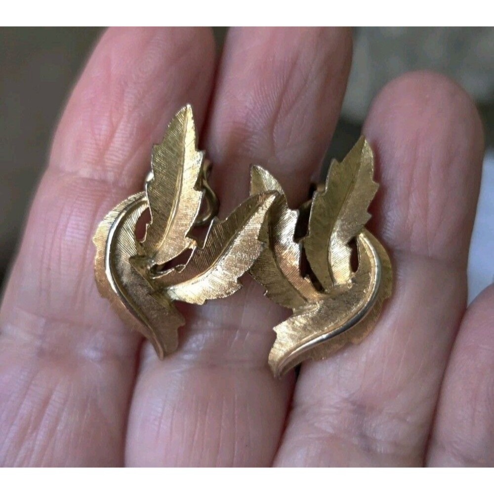 Crown Trifari Earrings Gold Tone Leaf Clip On 1" Vintage Signed